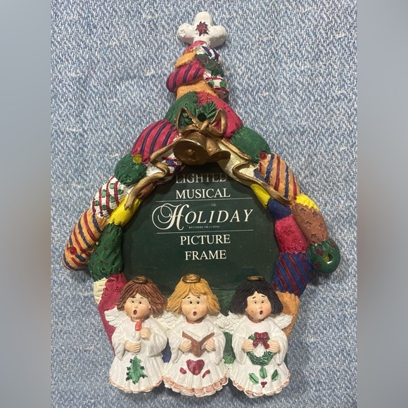 Christmas Frame Vintage Lighted and Musical Needs Battery NEW - Picture 4 of 6